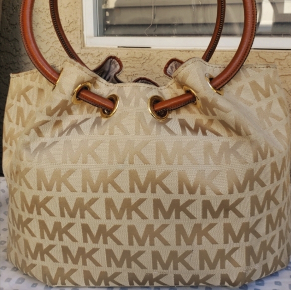 Michael Kors Signature Canvas & Leather Brown Cream EW Ring Tassel Shoul… - Picture 3 of 16